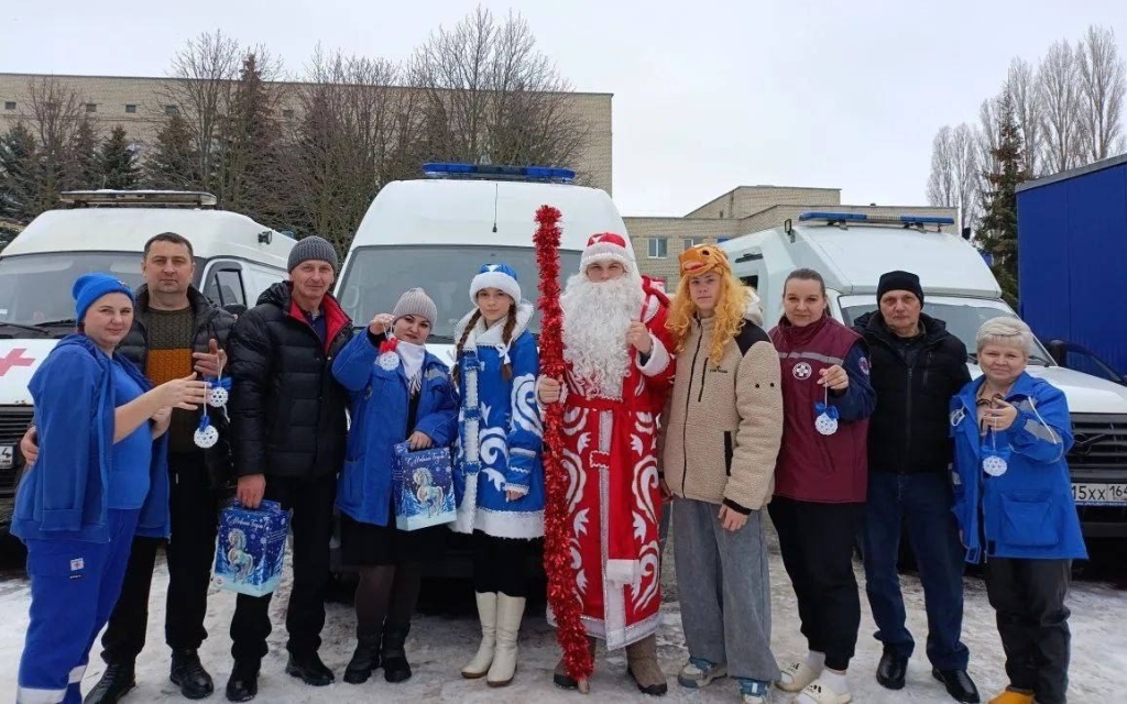 Саратовские дети поздравляют тех, кто работает даже в праздники